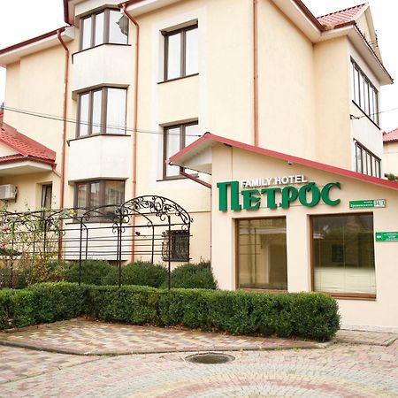 Петрос Family Hotel Yaremche Exterior photo