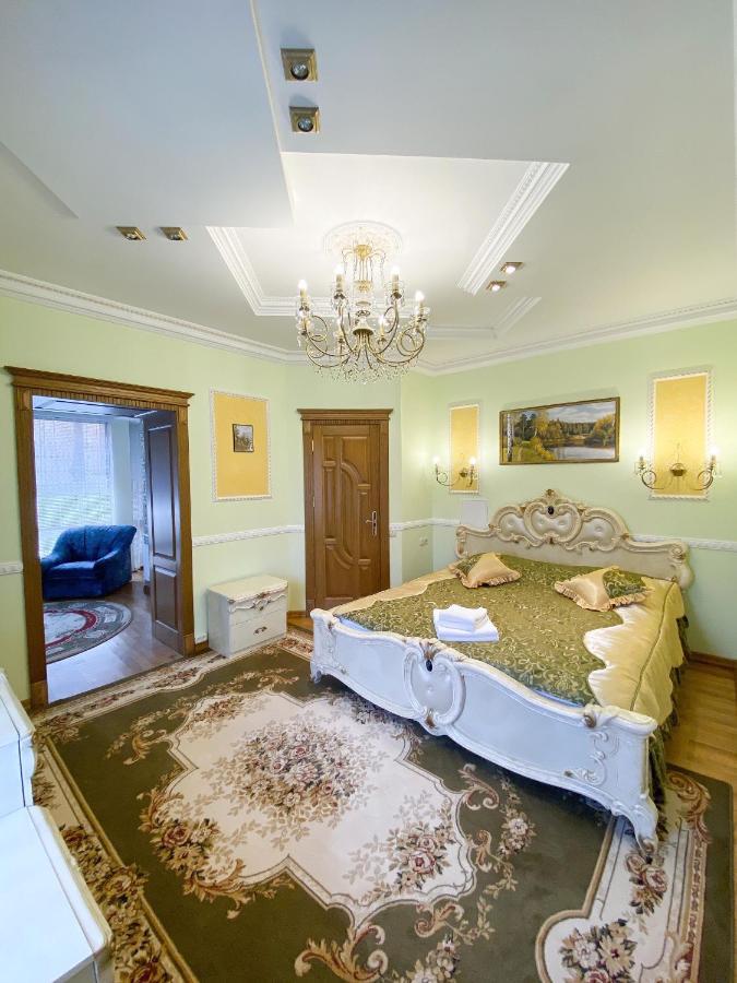 Петрос Family Hotel Yaremche Exterior photo