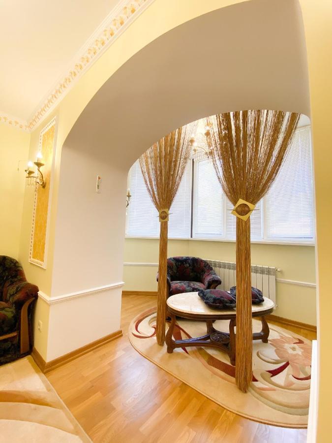 Петрос Family Hotel Yaremche Exterior photo