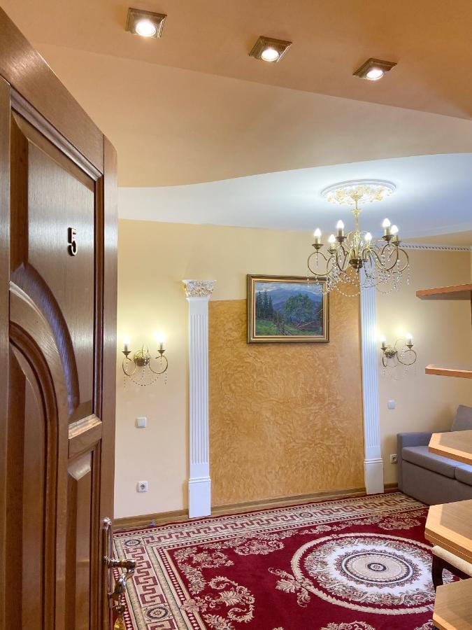 Петрос Family Hotel Yaremche Exterior photo