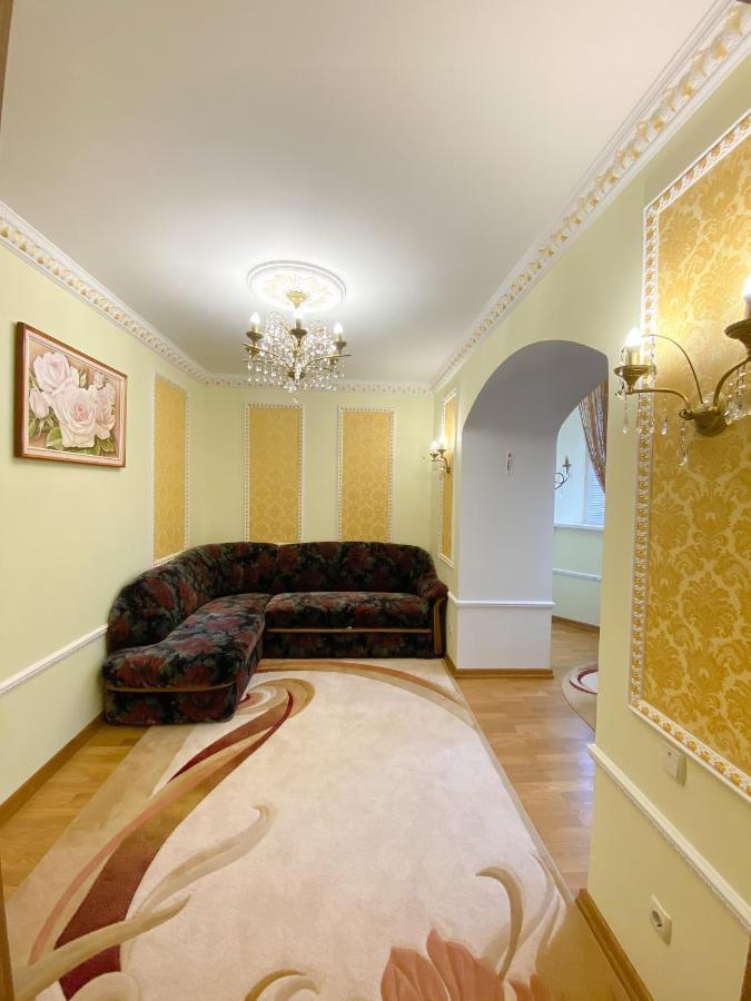 Петрос Family Hotel Yaremche Exterior photo