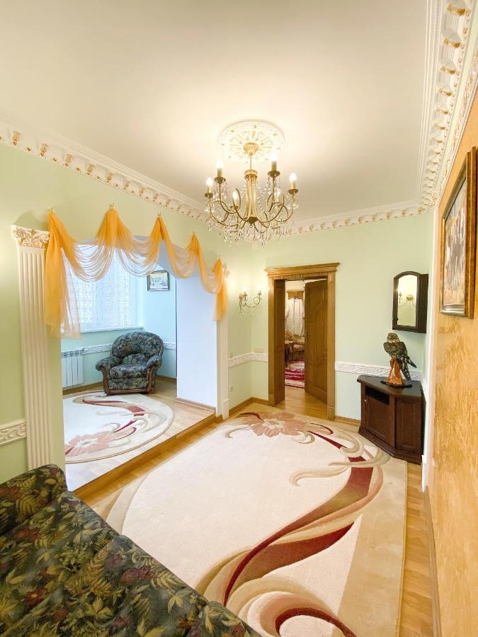 Петрос Family Hotel Yaremche Exterior photo