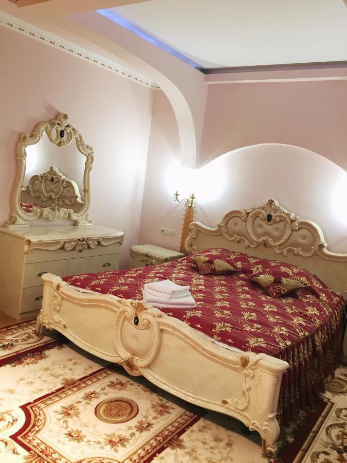 Петрос Family Hotel Yaremche Exterior photo