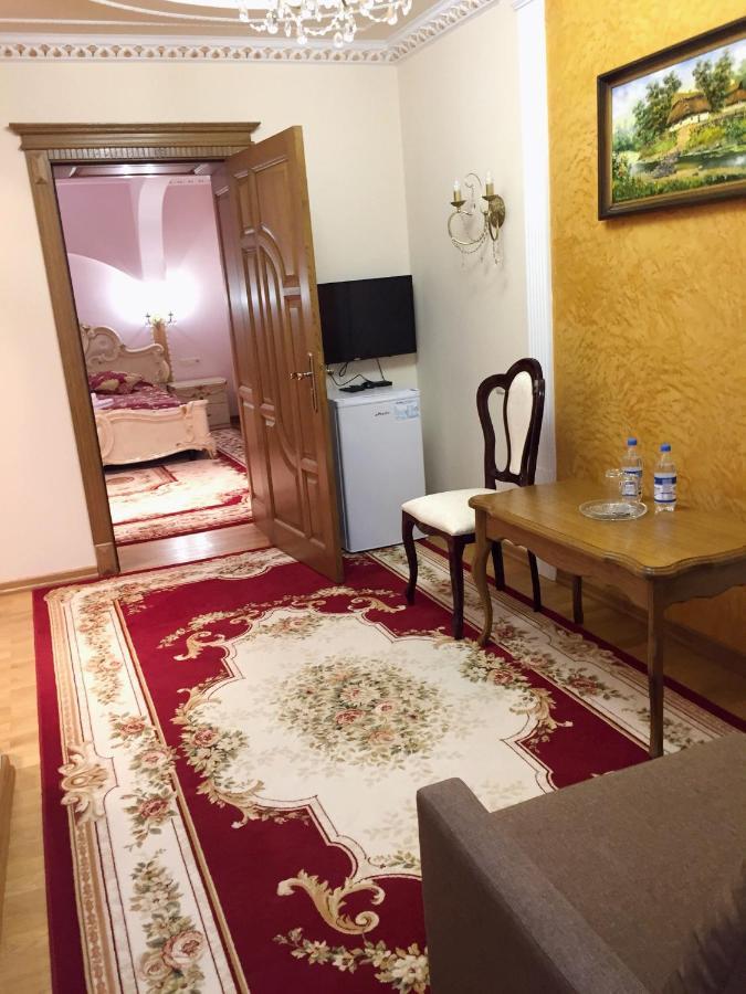 Петрос Family Hotel Yaremche Exterior photo