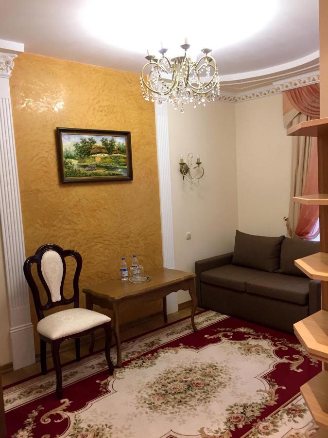 Петрос Family Hotel Yaremche Exterior photo