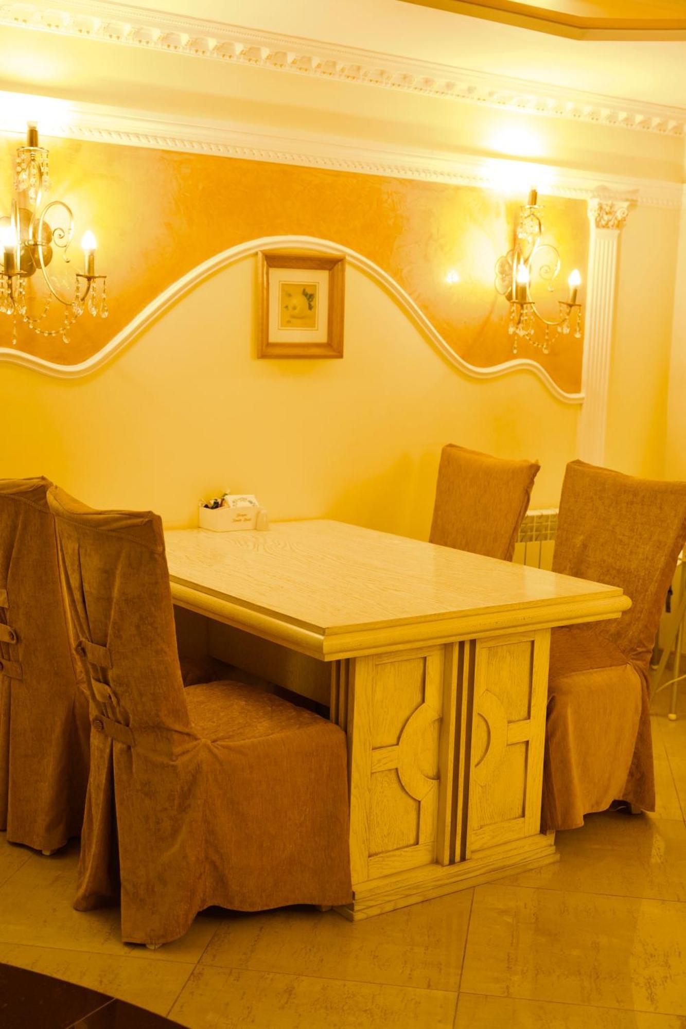 Петрос Family Hotel Yaremche Exterior photo