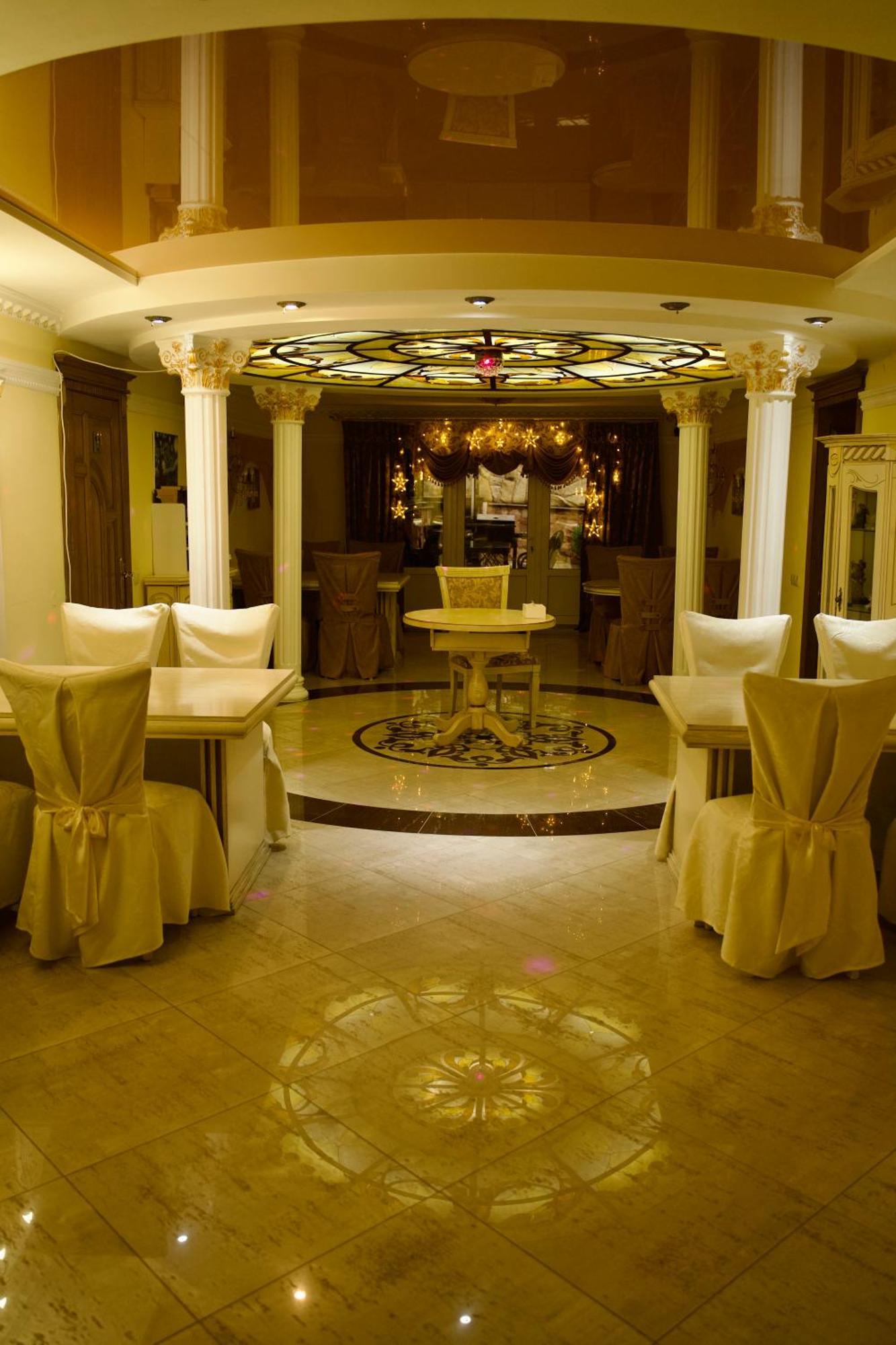 Петрос Family Hotel Yaremche Exterior photo